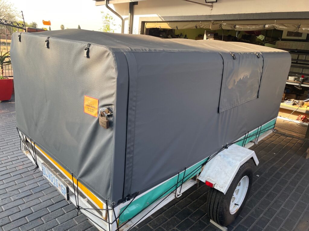 Custom canvas cover for utility trailer